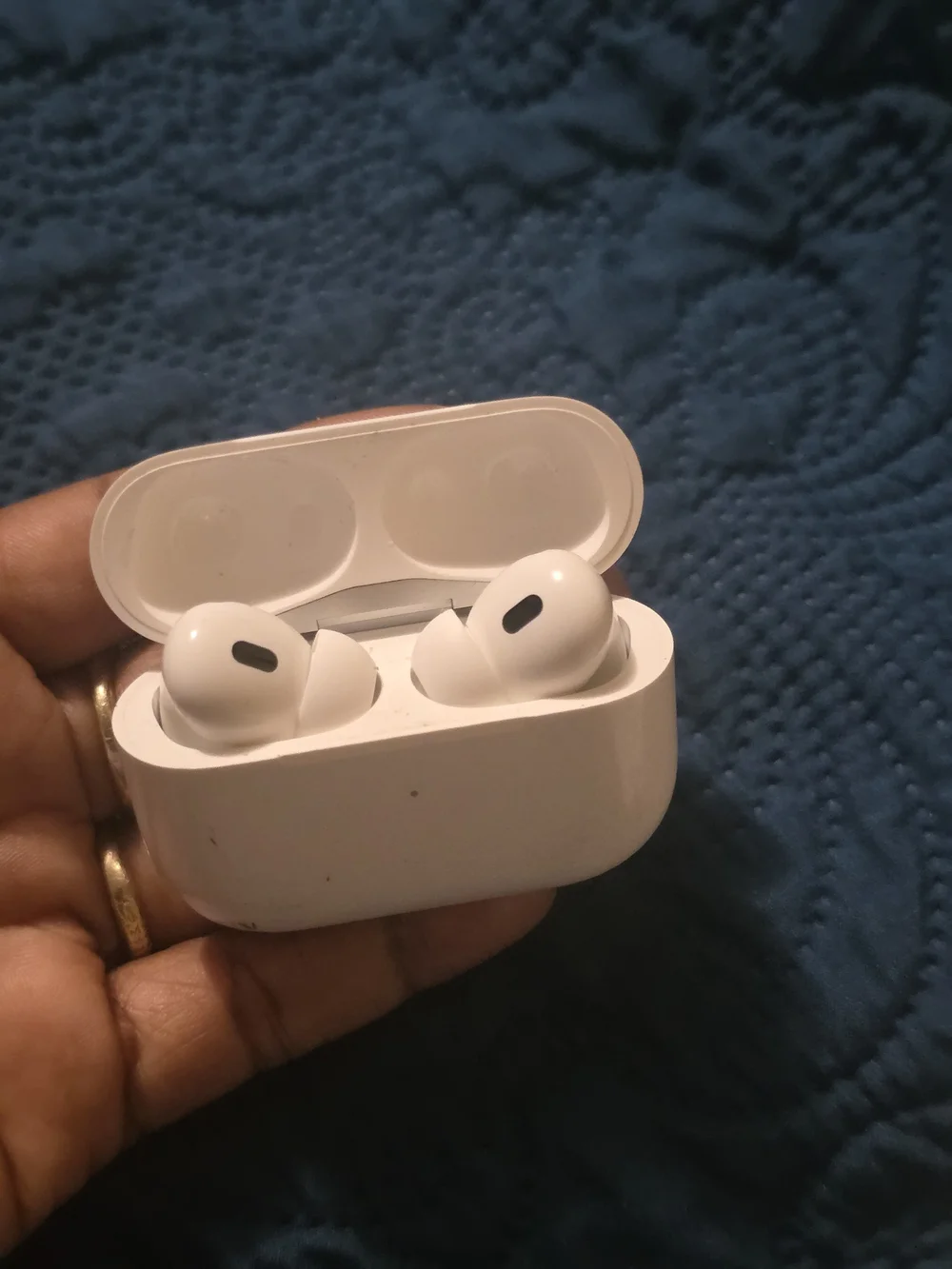 Wireless True Earbuds in White with Charging Case